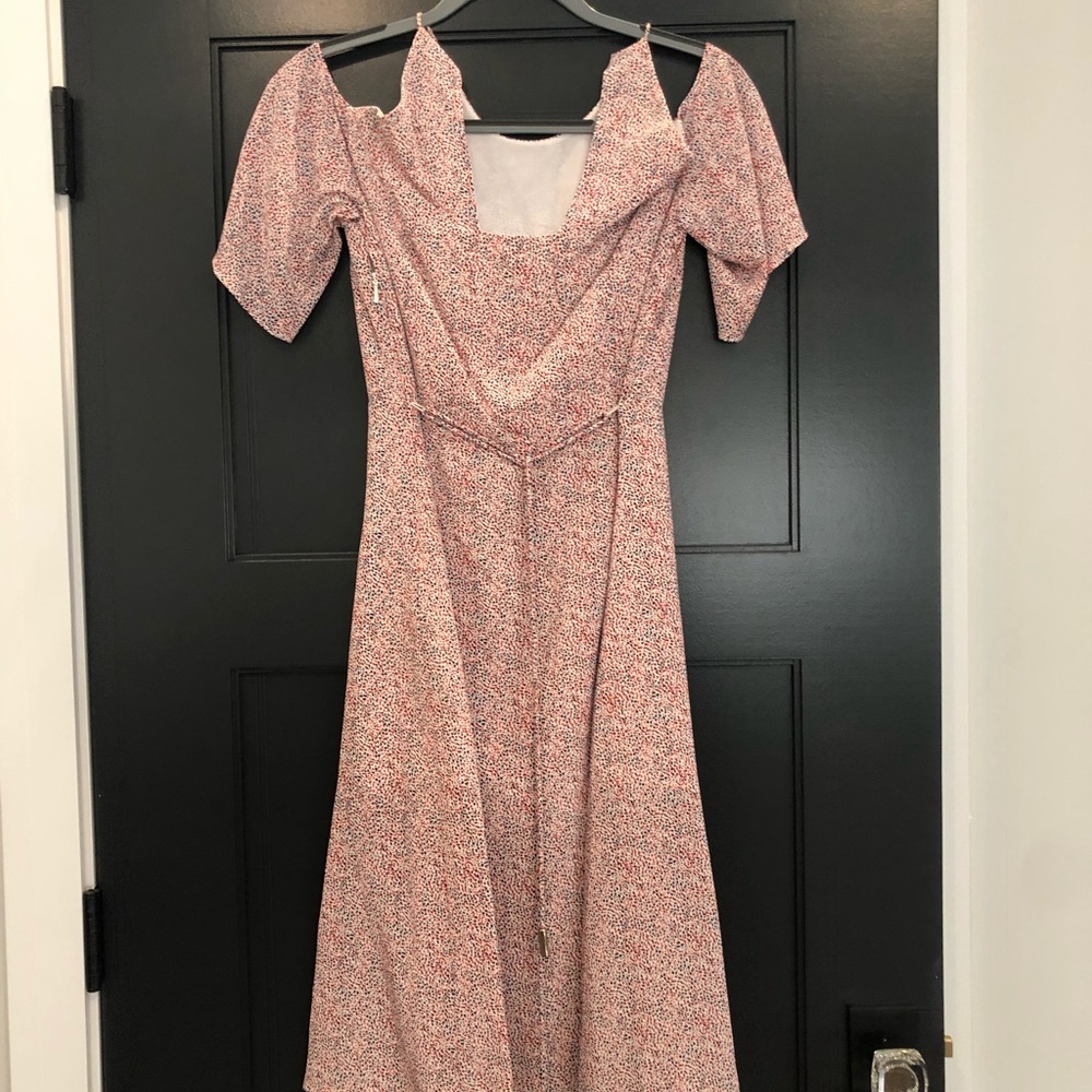 Midi Whistles Dress w/ blue and red dots-white.